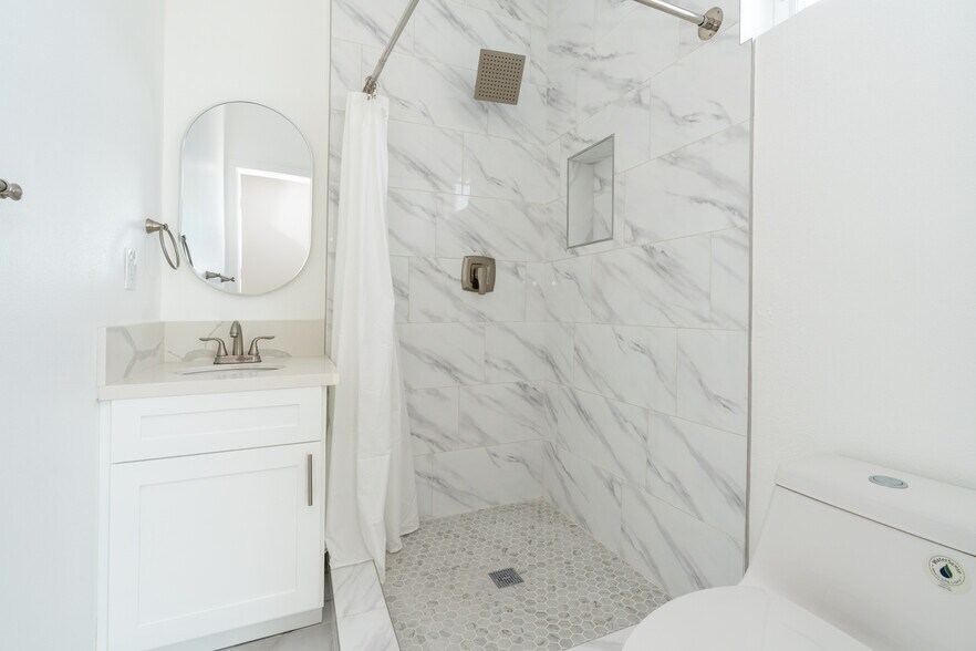 More Photos Of 1286 W 35th Pl, Los Angeles Apartments For Sale