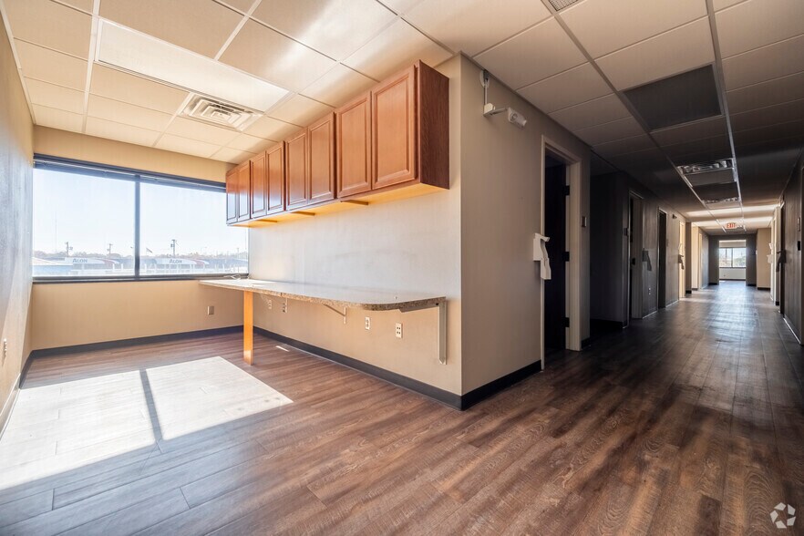 More Photos Of 2424 50th St, Lubbock Medical For Sale