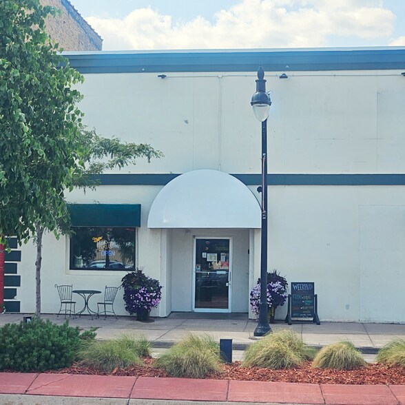 More Photos Of 1015 Tower Ave, Superior Restaurant For Sale