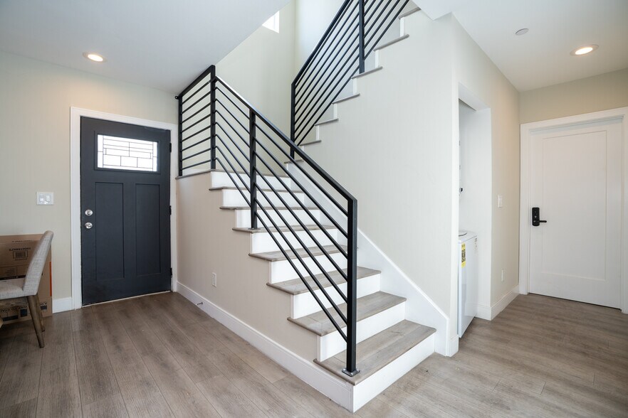 More Photos Of 1344 W 37th Pl, Los Angeles Apartments For Sale