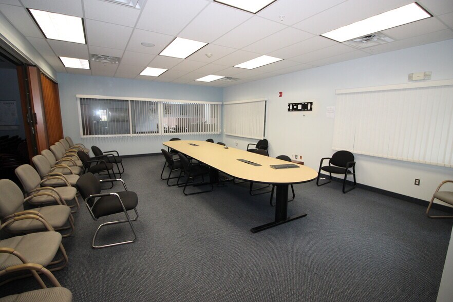 More Photos Of 455 Maryland Dr, Fort Washington Light Manufacturing For Sale
