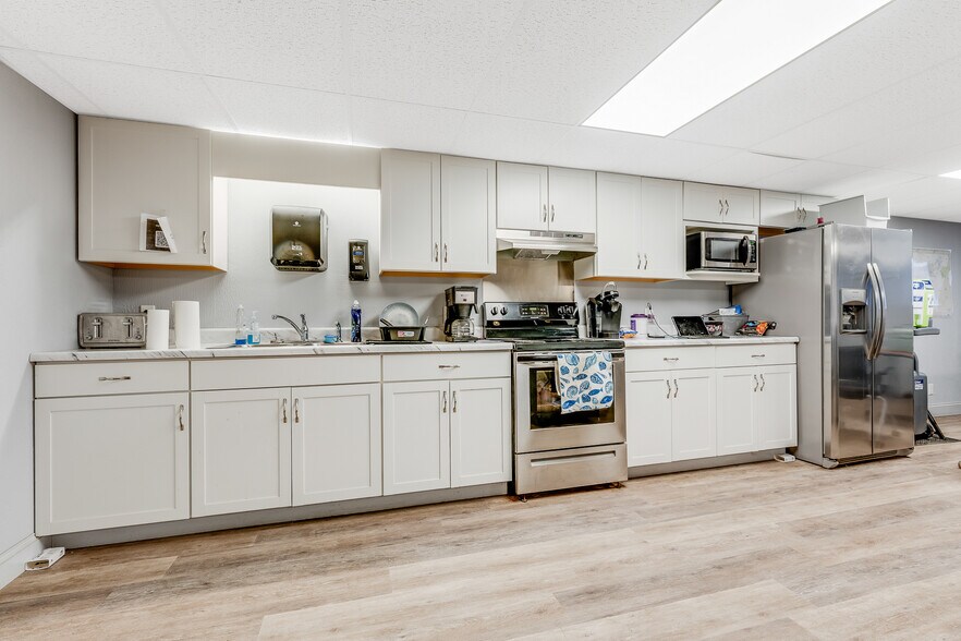 More Photos Of 1065 Greenbag Rd, Morgantown Industrial For Lease