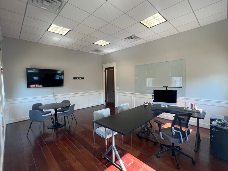 More Photos Of 933 Studewood St, Houston Office For Lease