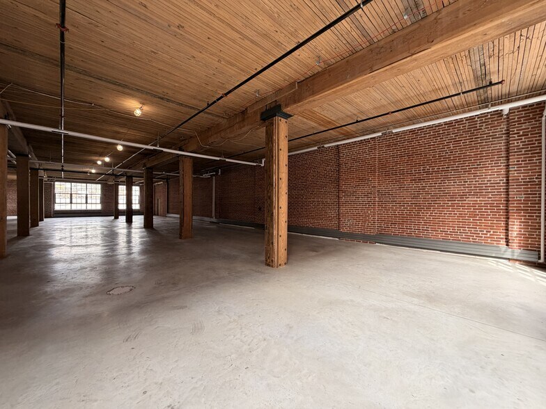 More Photos Of 1000 Jackson St, Dubuque Office For Lease