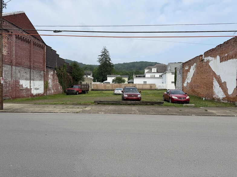 More Photos Of 622 13th St, Franklin Auto Repair For Sale