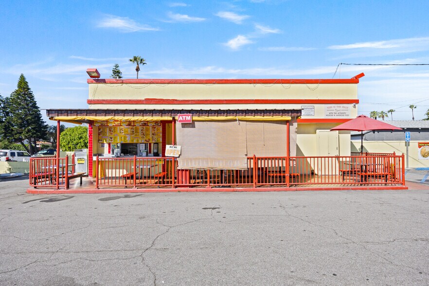 More Photos Of 921 Pacific Coast Highway, Redondo Beach General Retail For Sale