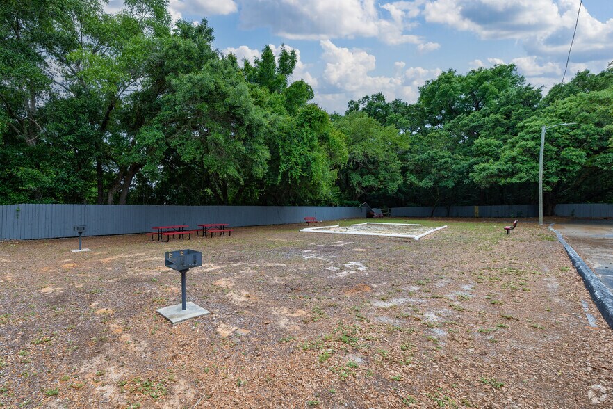 More Photos Of 100 Redwood Cir, Pensacola Apartments For Sale