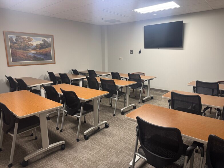 More Photos Of 8517 Excelsior Dr, Madison Office For Lease