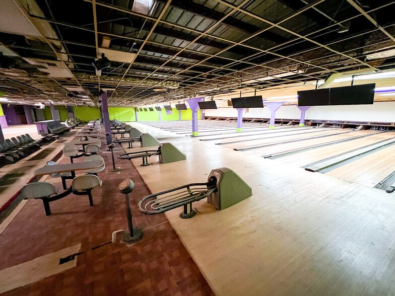 More Photos Of 3920 W Wall St, Midland Bowling Alley For Sale