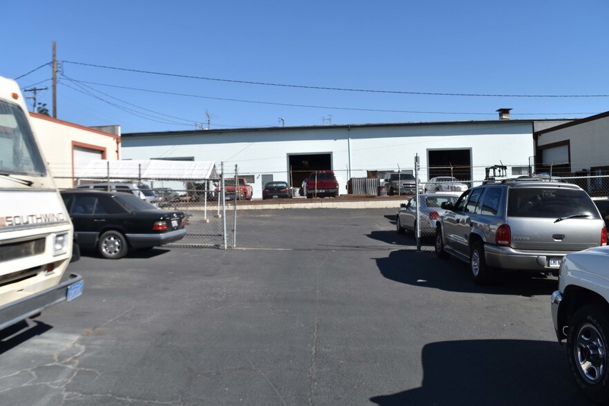 More Photos Of 1355 Brooks St, Ontario Warehouse For Lease