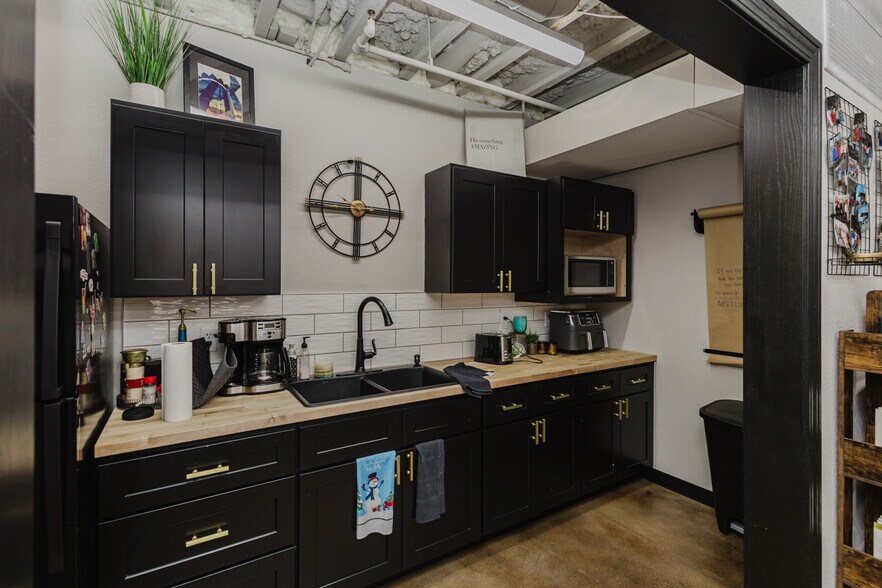 More Photos Of 429 S 119th St W, Wichita Office For Sale