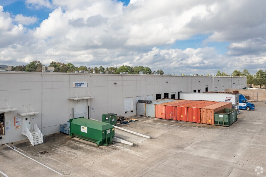More Photos Of 15904-15920 International Plaza Dr, Houston Warehouse For Lease