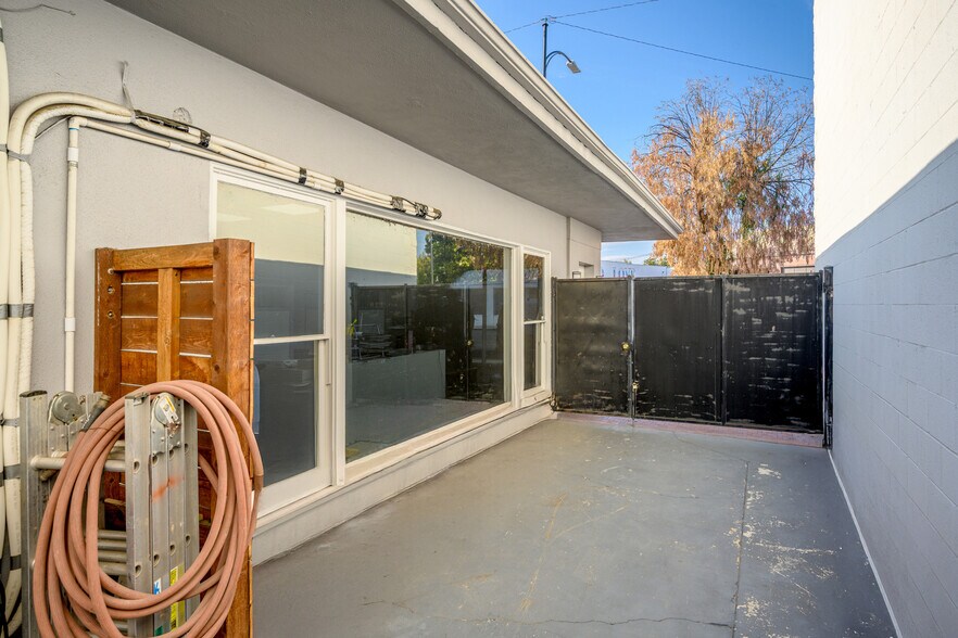 More Photos Of 2304-2306 Burbank blvd, Burbank Office Residential For Sale