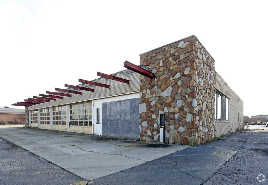 More Photos Of 19971 Northline Rd, Southgate Freestanding For Lease