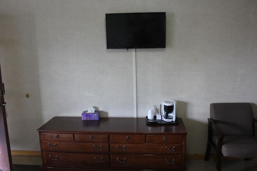 More Photos Of 339 S Highway 89, Circleville Hotel For Sale