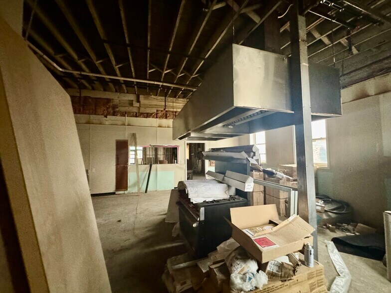 More Photos Of 120 Walnut St, Washington General Retail For Sale