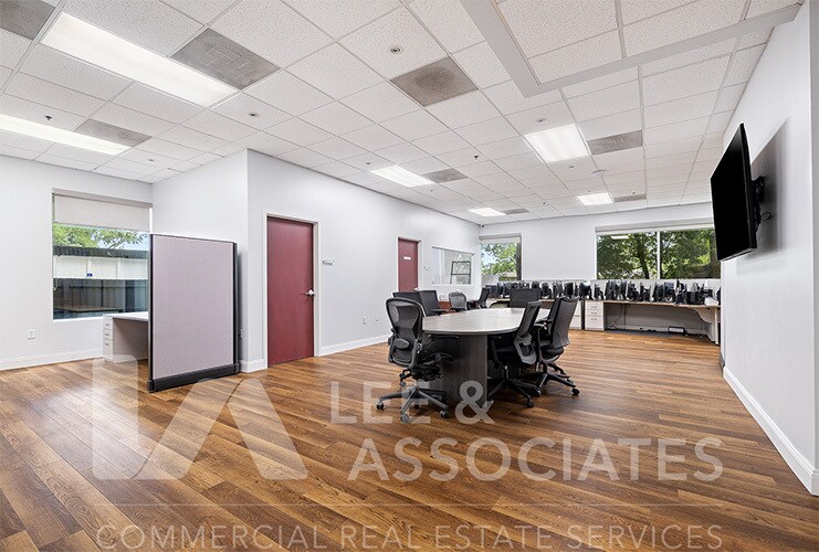 More Photos Of 685 S Ronald Reagan Blvd, Longwood Flex For Sale