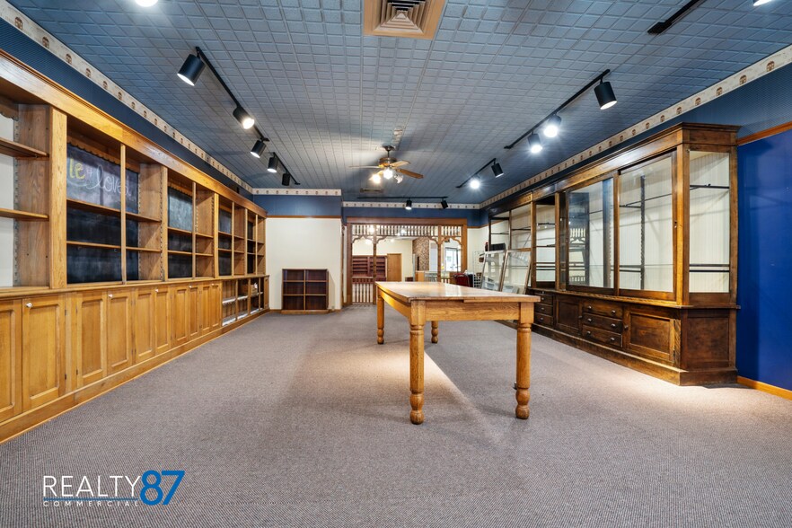More Photos Of 107 S Franklin St, Manchester Storefront For Sale