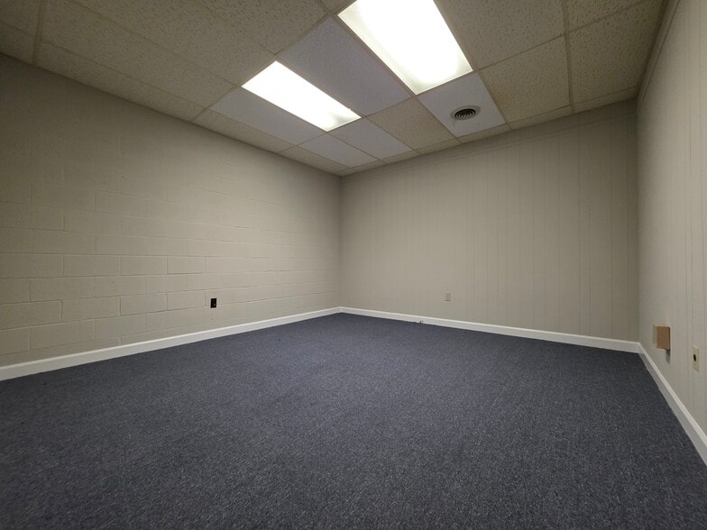 More Photos Of 404 St Andrews Dr, Greenville Office For Lease