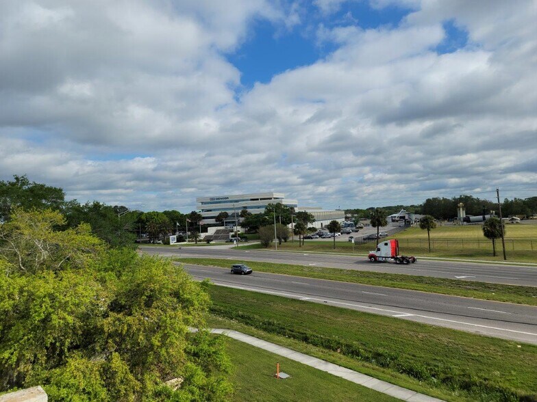 More Photos Of 5104 N Orange Blossom Trl, Orlando Office Residential For Lease