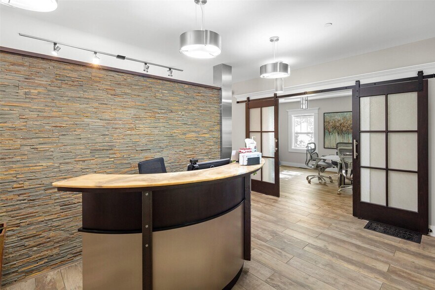 More Photos Of 135 Broad St, Asheville Office For Sale