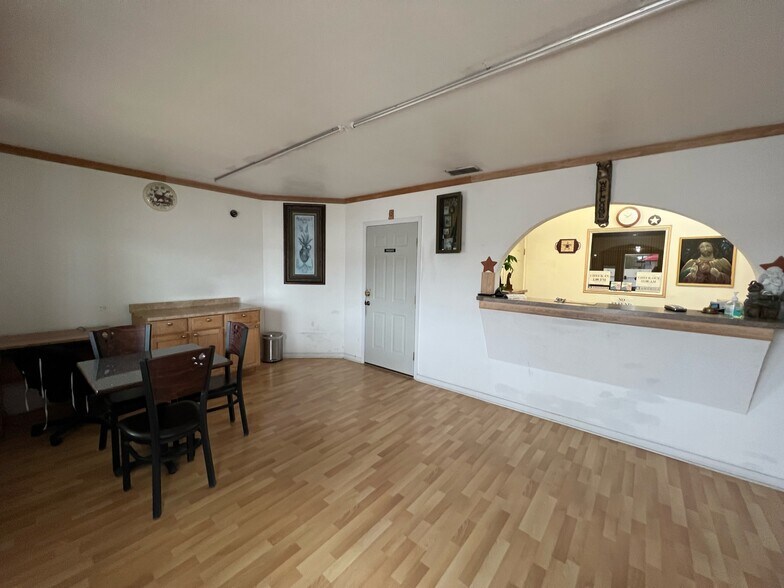 More Photos Of 512 E Riley St, Freer Hospitality For Sale