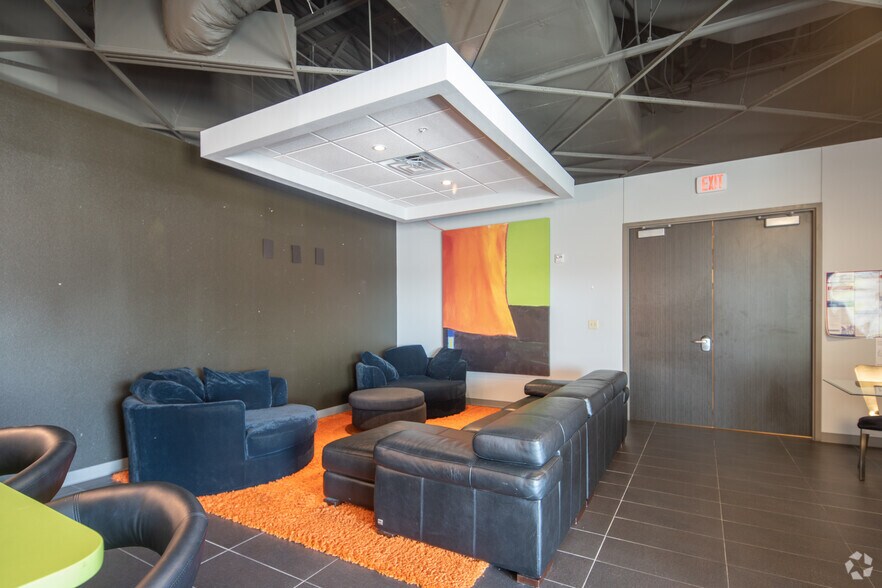 More Photos Of 2800 Shoreline Dr, Denton Medical For Lease