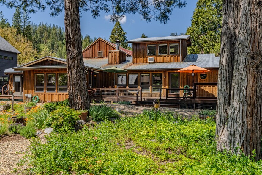 More Photos Of 21376 Consolation St, Volcano Specialty For Sale
