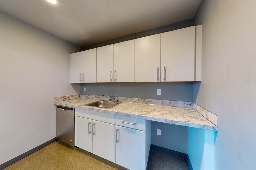 More Photos Of 1801 Bay NW dr, Olympia Office For Sale