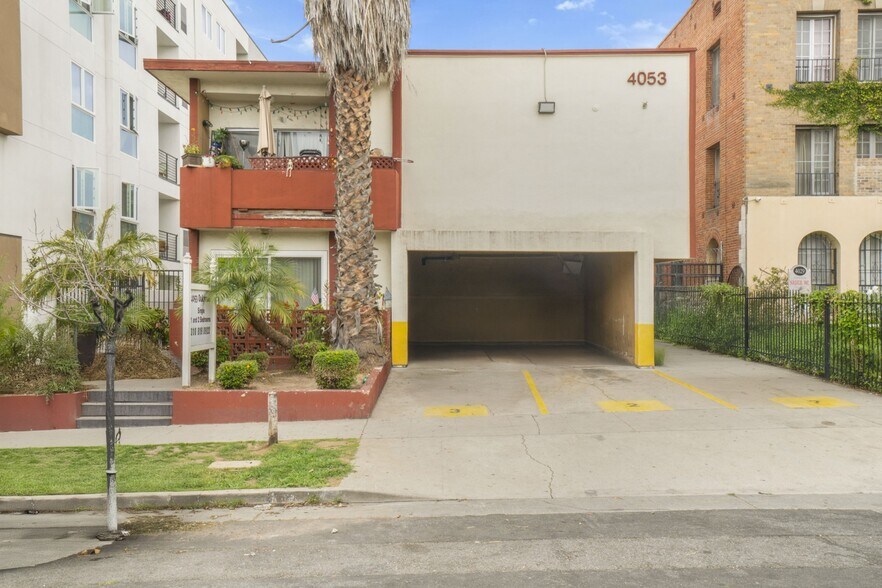 Primary Photo Of 4053 Oakwood Ave, Los Angeles Apartments For Sale