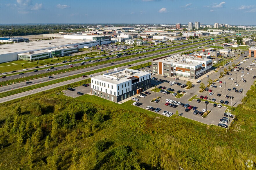 More Photos Of 4670 Aut Sud Laval (A-440) Desste O, Laval Medical For Sale