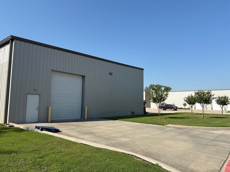 More Photos Of 19980 Franz Rd, Katy Warehouse For Lease