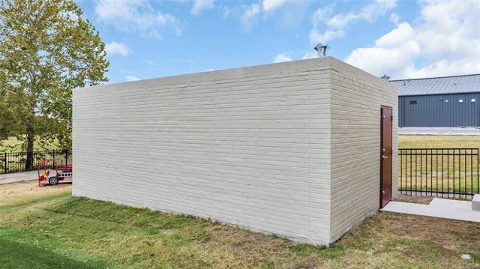 More Photos Of 4379 Highway 7 W, Sulphur Daycare Center For Sale