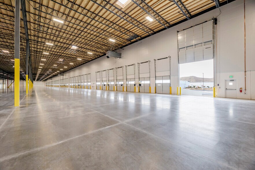 More Photos Of 14003 Mount Anderson St, Reno Distribution For Lease