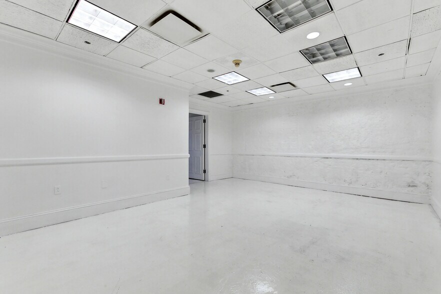 More Photos Of 336 Camp St, New Orleans Office For Lease