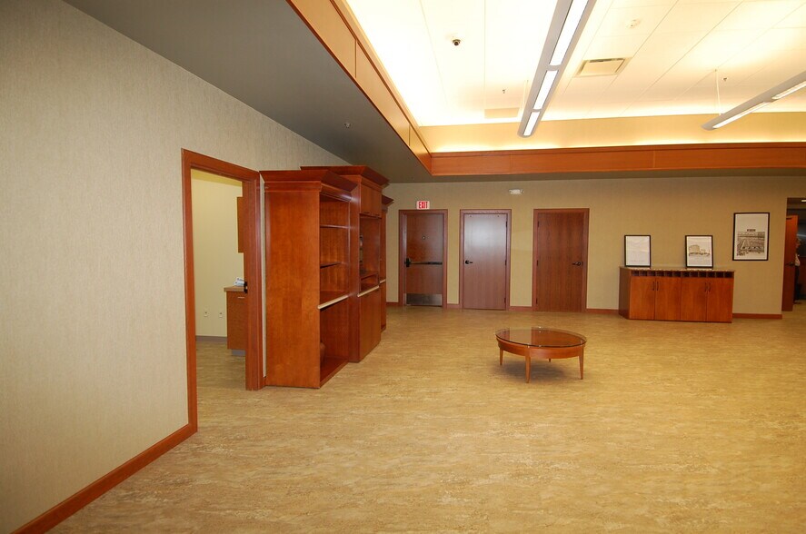 More Photos Of 640 Highway 1 W, Iowa City Office For Sale