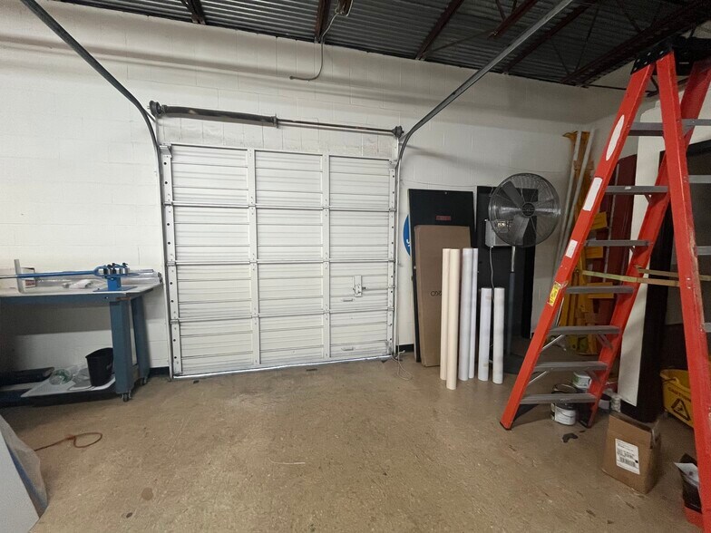 More Photos Of 10646 Gulfdale St, San Antonio Unknown For Lease