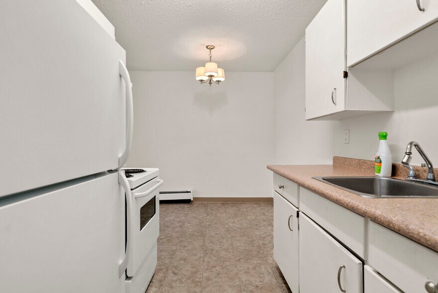 More Photos Of 1555 Graveley St, Vancouver Apartments For Sale