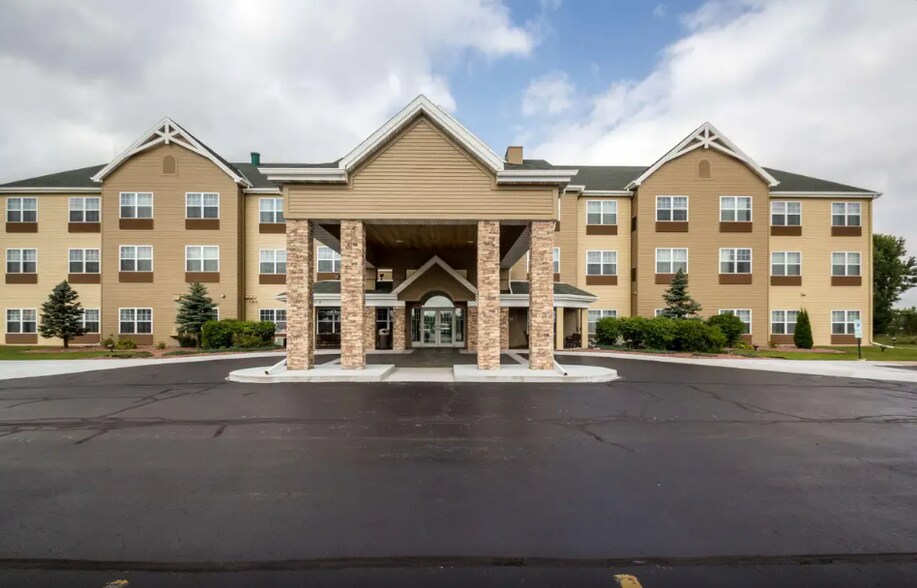 More Photos Of 121 Merwin Way, Fond Du Lac Hotel For Sale