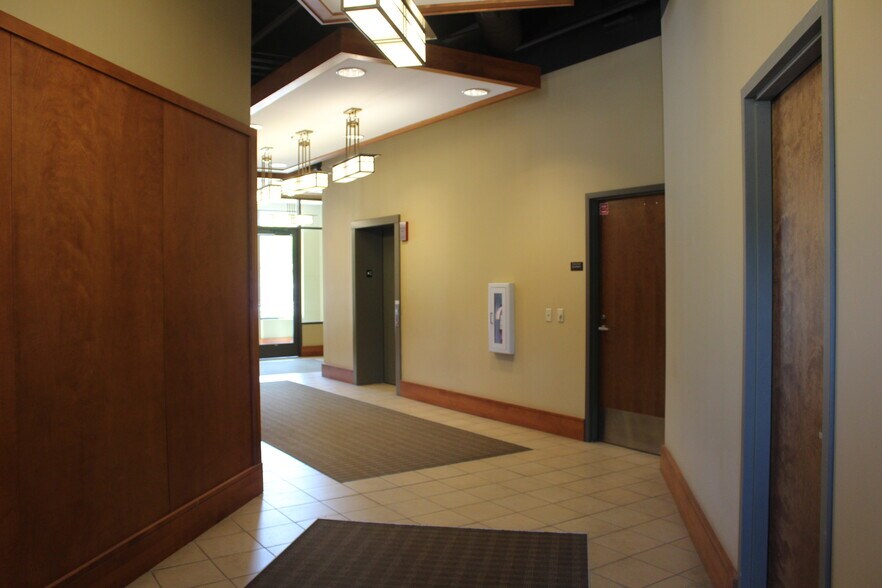 More Photos Of 125 Little Canada Rd W, Little Canada Storefront Retail Office For Sale