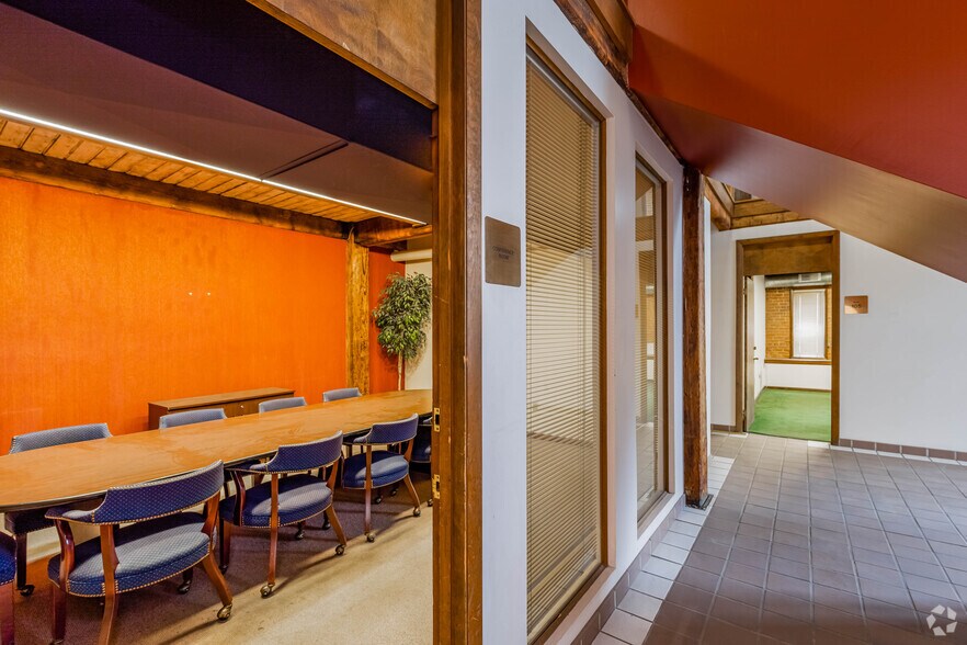More Photos Of 100 Ross St, Pittsburgh Office For Lease