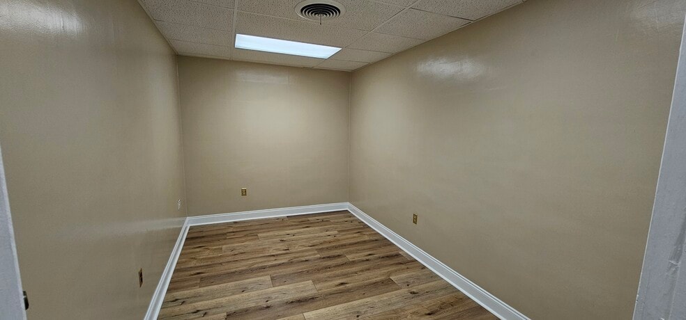 More Photos Of 200 Industrial Ave, Jefferson Warehouse For Lease