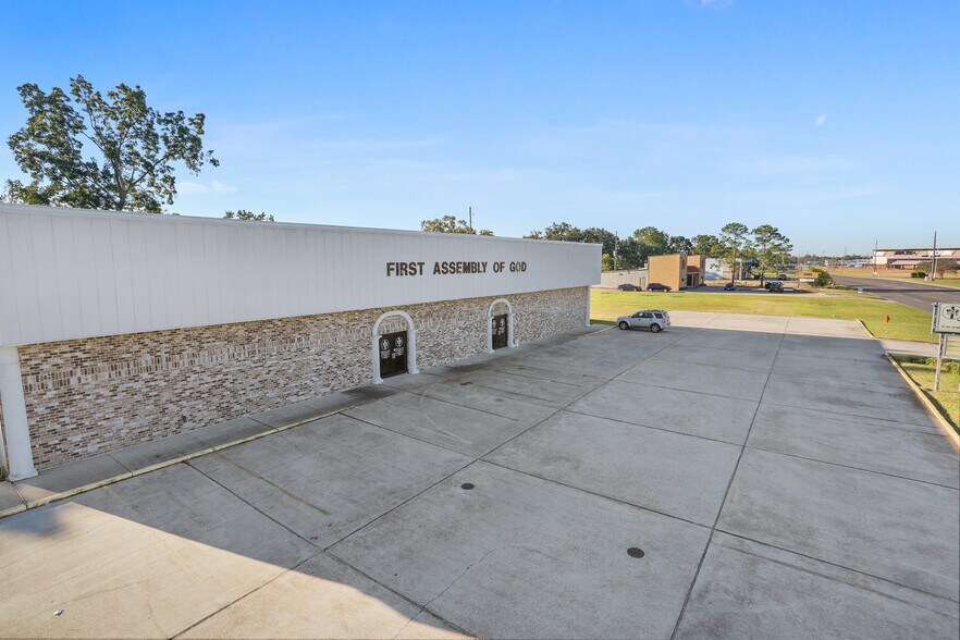 More Photos Of 3001 New Highway 51, La Place Religious Facility For Lease