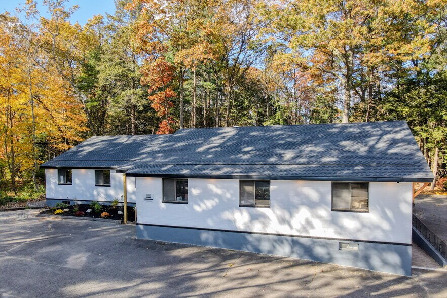 More Photos Of 2 Gordon St, Simsbury Office For Lease