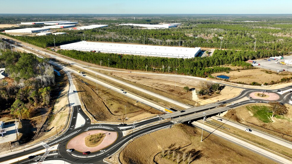 More Photos Of 951 Interstate Centre Blvd, Black Creek Distribution For Lease