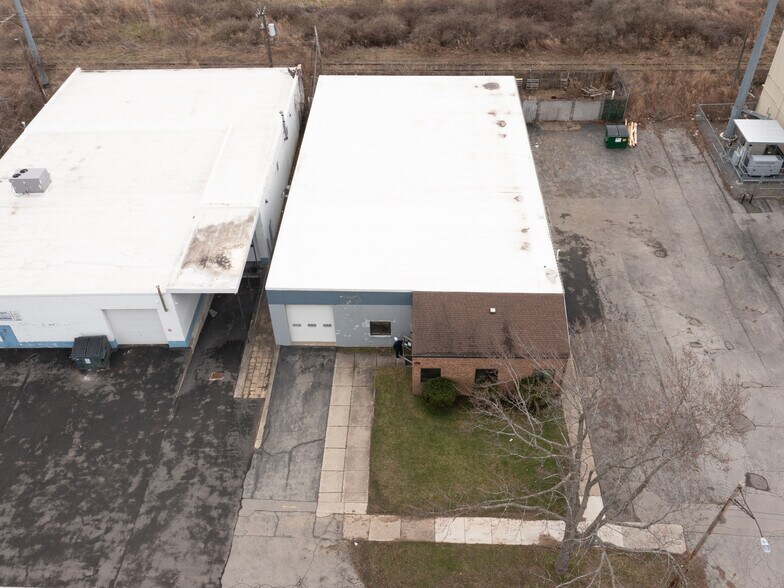 More Photos Of 170 Bennington Dr, Rochester Manufacturing For Lease