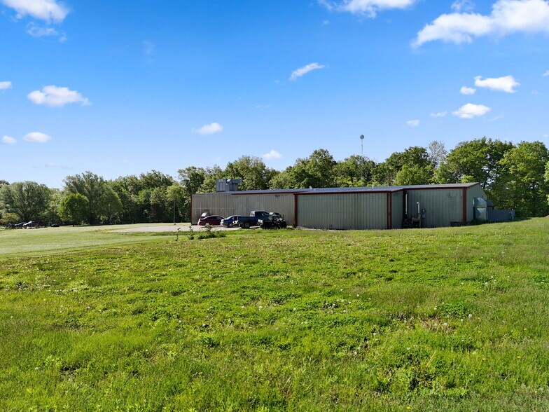 More Photos Of 29 Red Oak Rd, High Hill Manufacturing For Sale