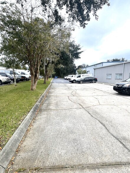 More Photos Of 2443 St Johns Bluff Rd S, Jacksonville Service For Sale