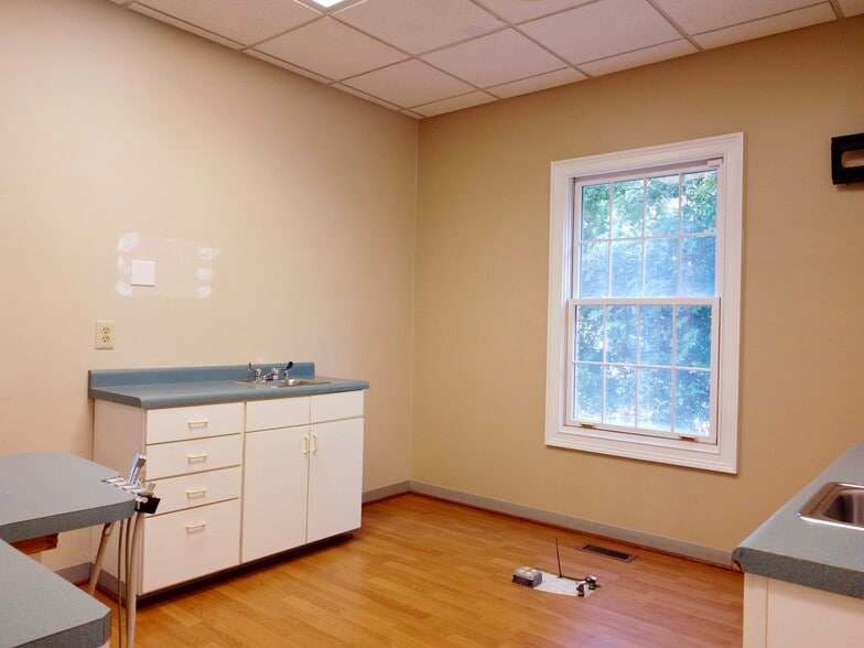 More Photos Of 3218 Mill St, Covington Medical For Sale