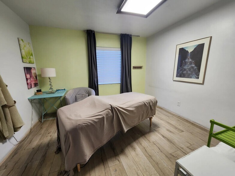 More Photos Of 219 E Lexington Ave, Phoenix Office Residential For Sale